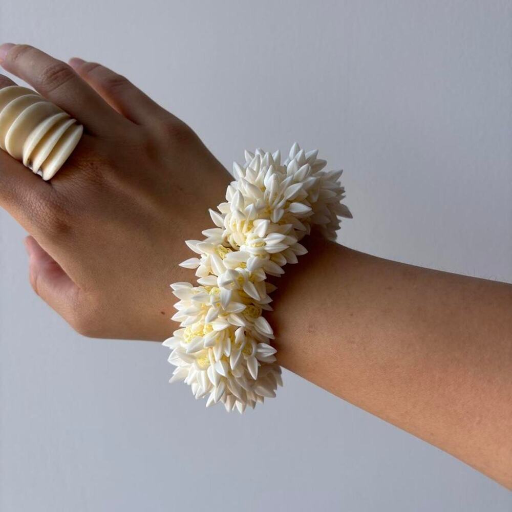 Vintage White and ivory Floral Stretch Bracelet